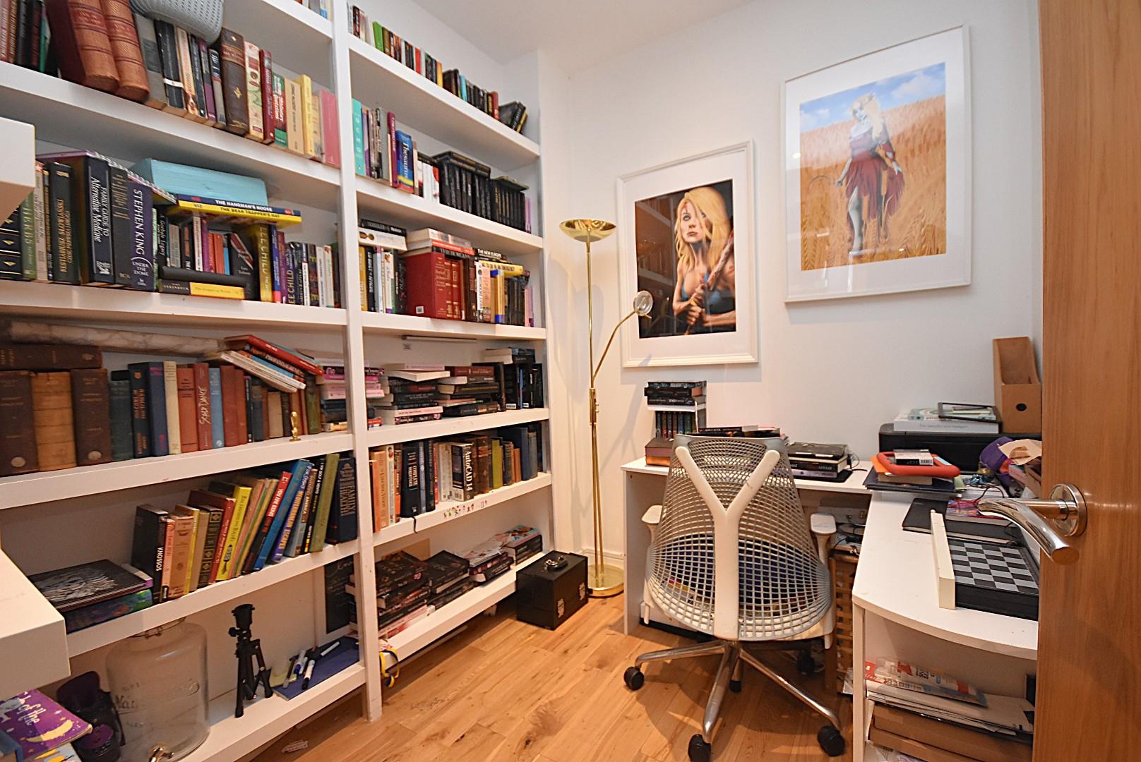 21 Courtlands, Hayes Point, Sully, CF63 2PN